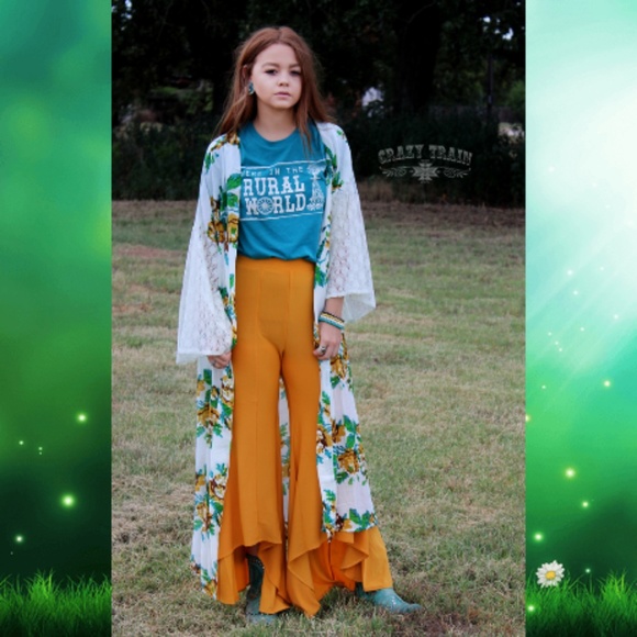 The Golden Girl Duster floral w lace bell sleeve - Picture 5 of 5